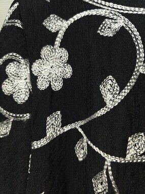 Kindred Black Embroidered Floral Blouse XL